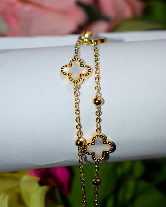 Elegant Gold-Tone Clover Link Bracelet – Imitation Jewelry