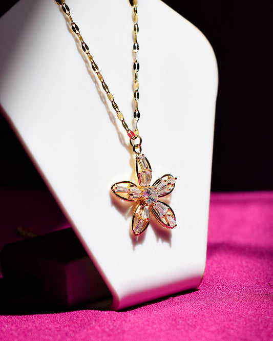 Gold Plated Flower Pendant Necklace for Females, Imitation Jewelry