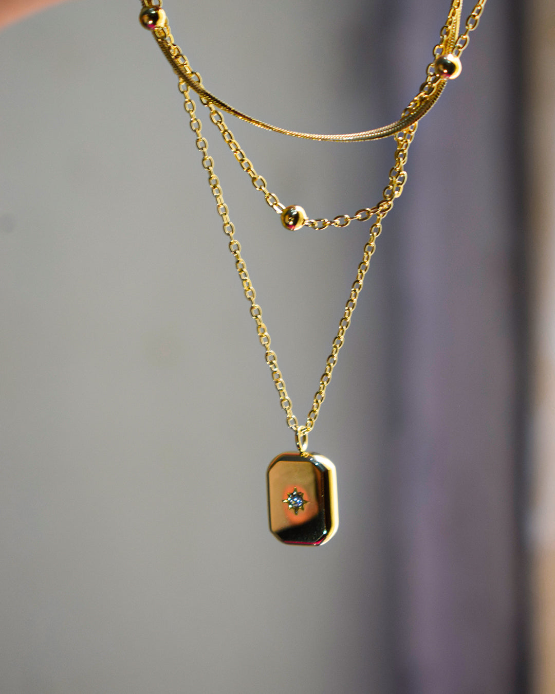 Gold-Tone Layered Necklace with Geometric Pendant – Imitation Jewelry