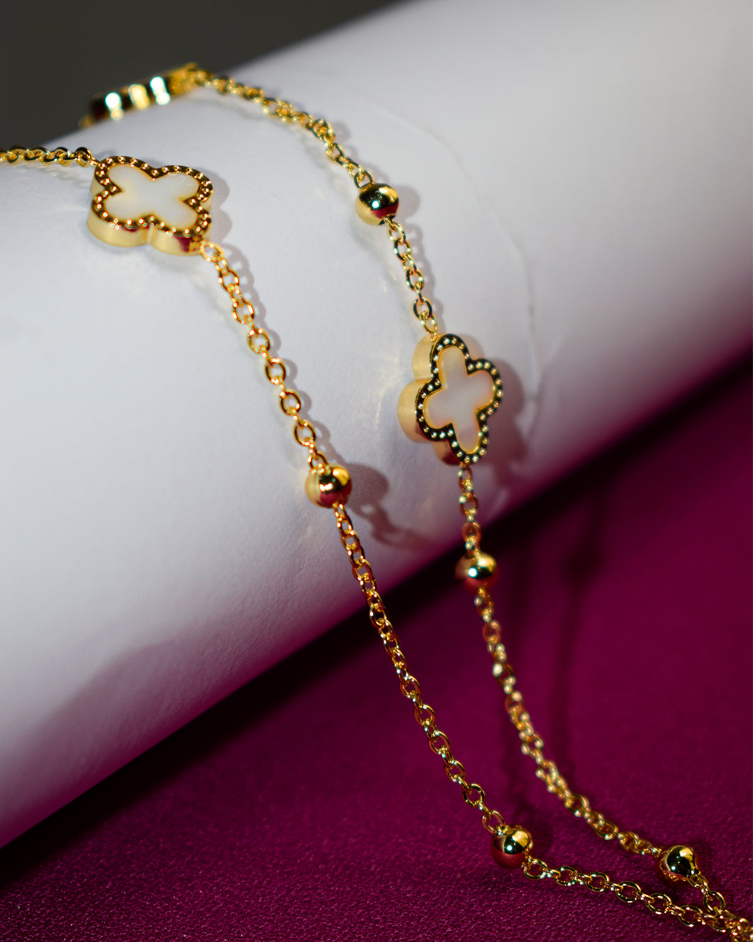 Elegant Gold-Tone Clover Link Bracelet – Imitation Jewelry