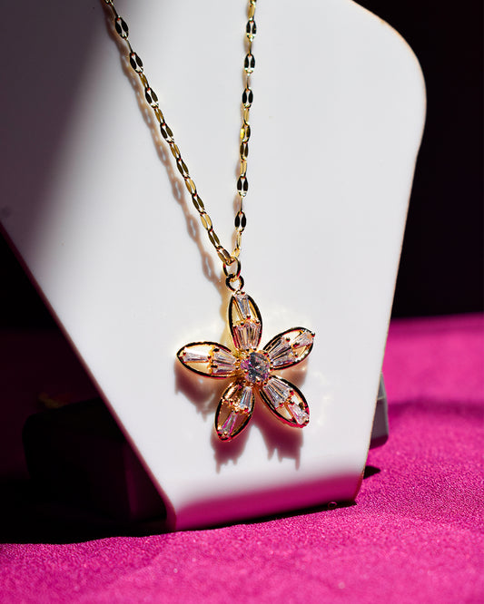 Gold Plated Flower Pendant Necklace for Females, Imitation Jewelry